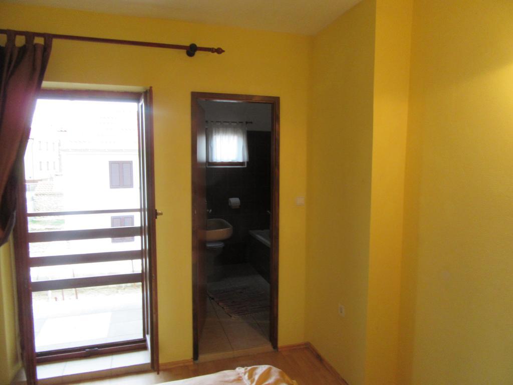 Apartments Leon Razanac Luaran gambar