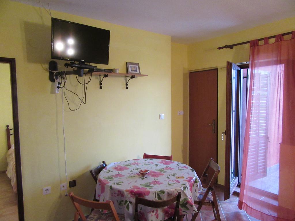 Apartments Leon Razanac Luaran gambar