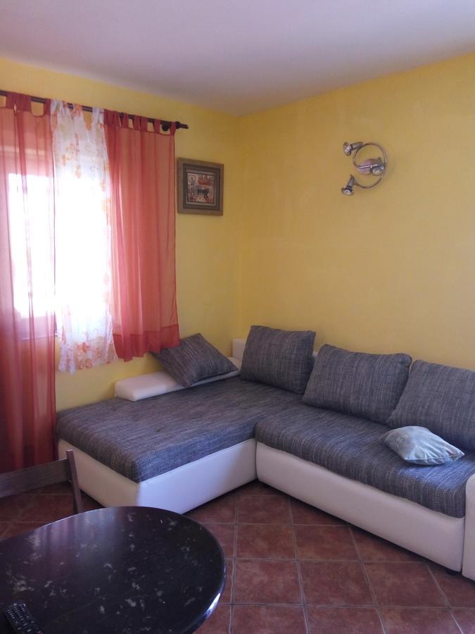 Apartments Leon Razanac Luaran gambar